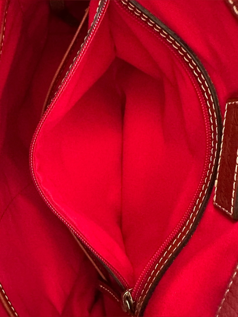 💐 Dooney & Bourke Red Pebble Grain Leather Tassel Shoulder Bag. J12526577 - Picture 10 of 14